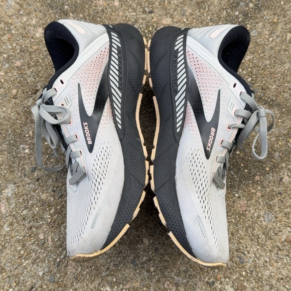 Brooks Adrenaline GTS 22 Gray Black Orange Women's Running Size 10 M 1203531B035 - Picture 3 of 9